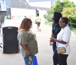 Lisa & Antoinette Neil talking